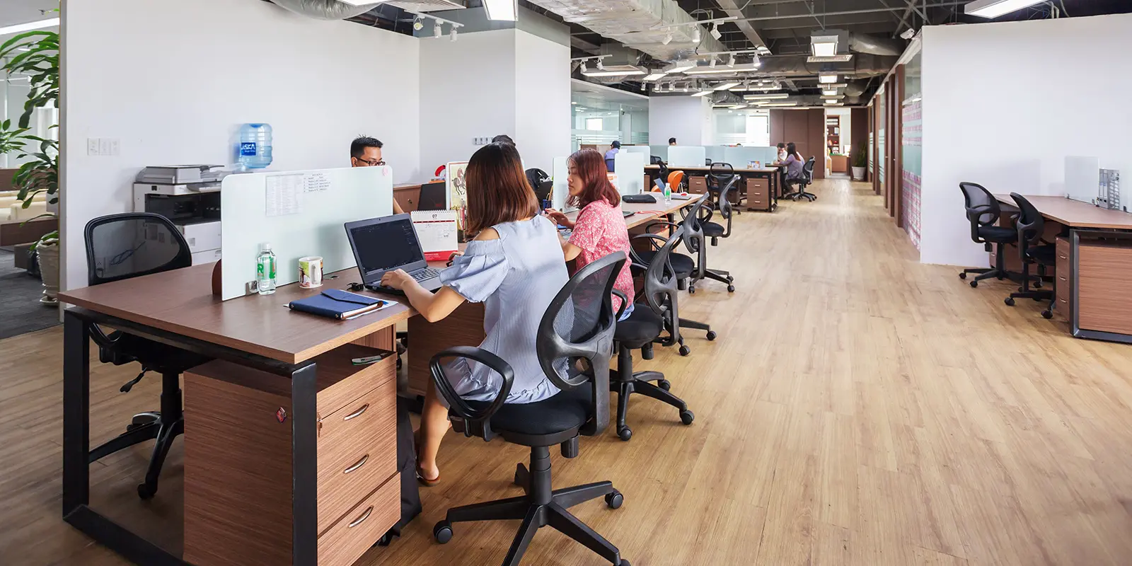 Modern furnished office layout with workstations